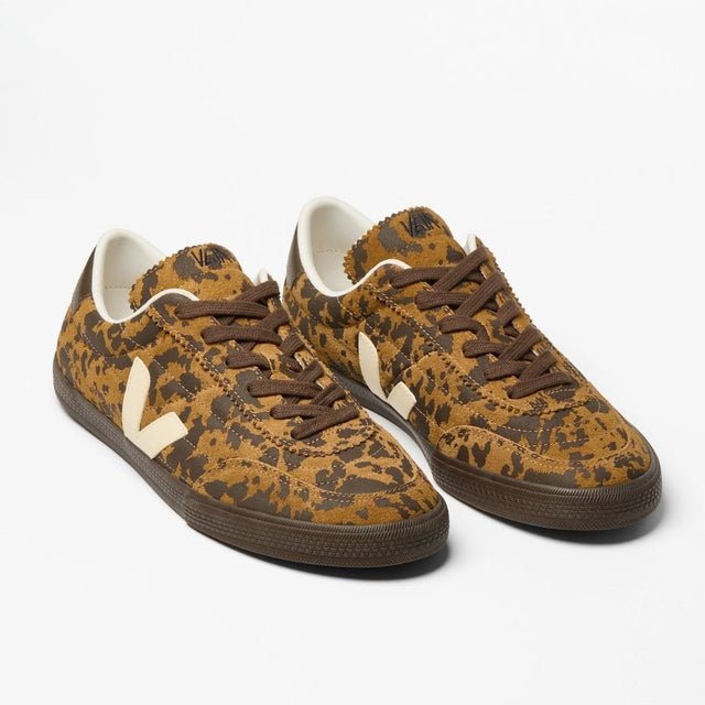 Veja Panenka Suede Camel Wild Country