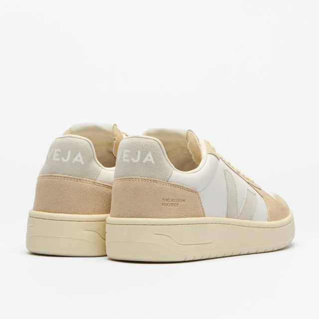 Veja V-82 White Natural Almond