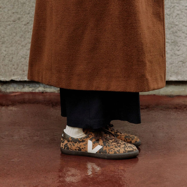 Veja Panenka Suede Camel Wild Country